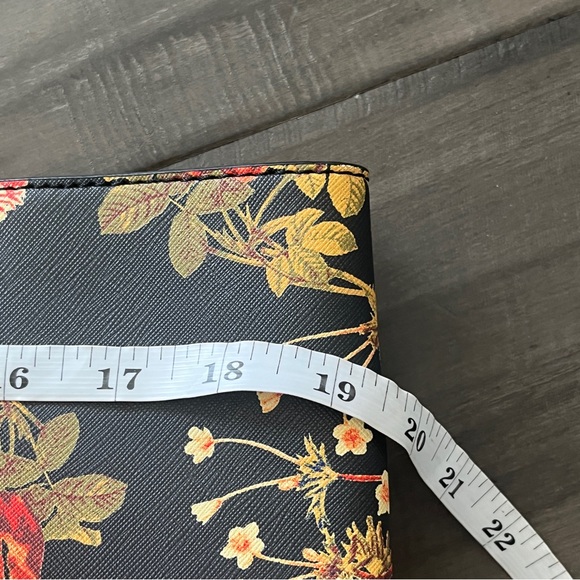 Disney AliceThrough the Looking Glass Collection Coleen Atwood Tote - Picture 10 of 10